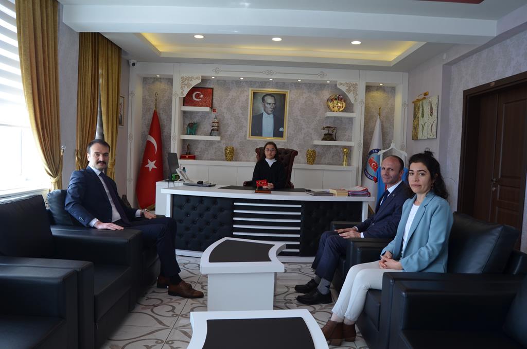 Kaymakamımız Ali ERDOĞAN 23 Nisan Ulusal Egemenlik ve Çocuk Bayramı dolayısıyla koltuğunu 8.sınıf Öğrencisine devretti